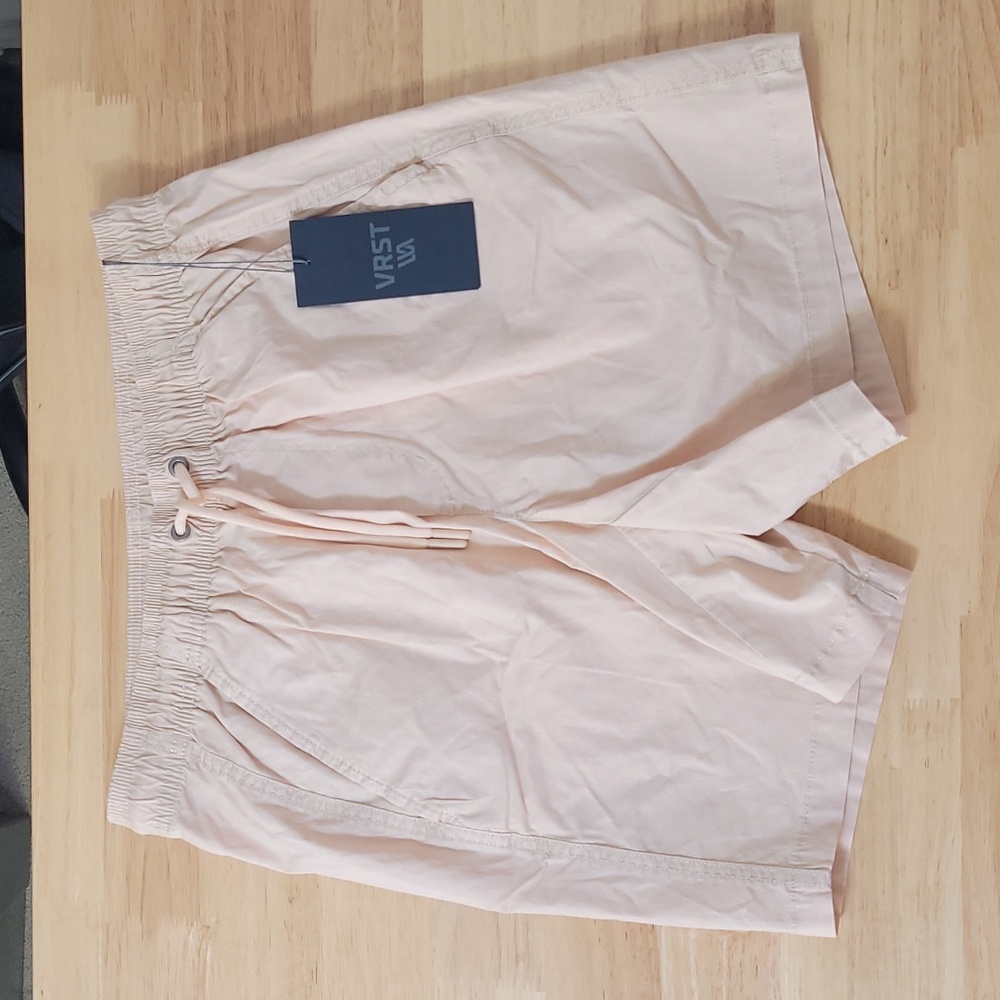 VRST Men's 5'' Everyday Short Size M Light Pink NWT UV Protection Zip Pocket
